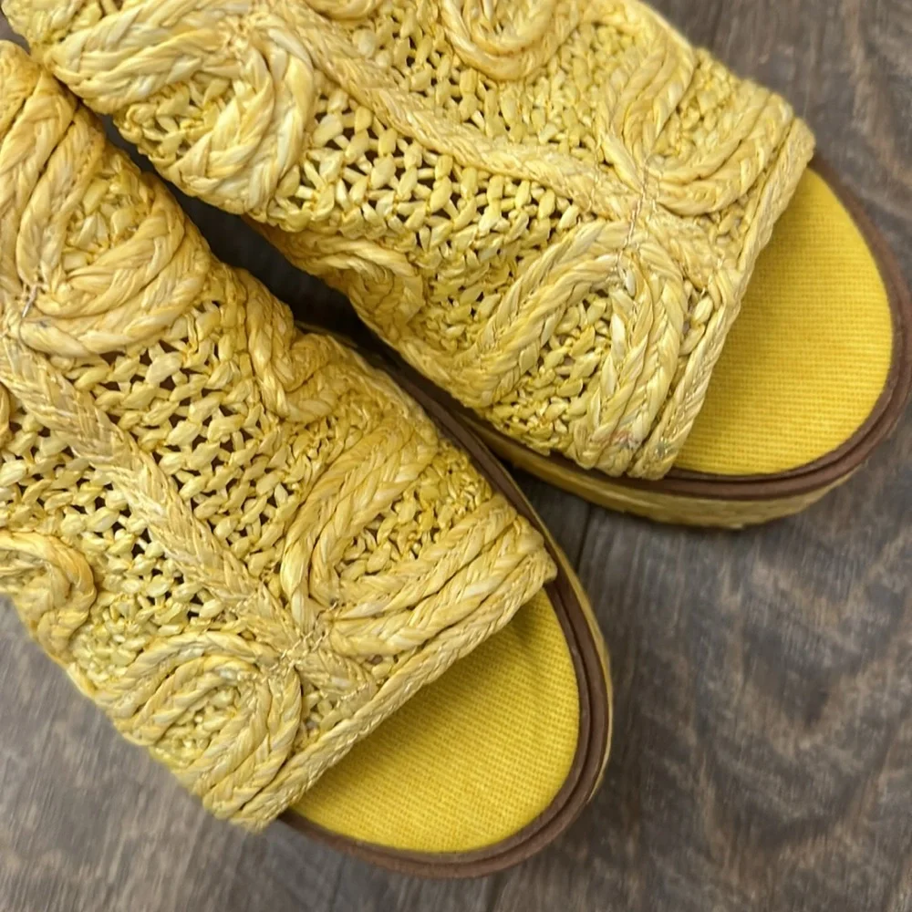 Lucky Brand 💚 women’s Yena Mule Sandal in yellow NWOT